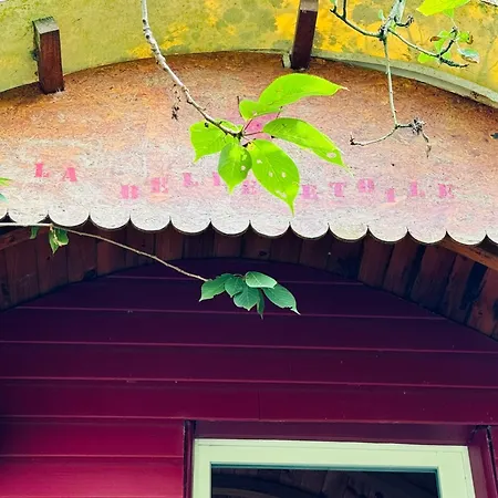 Roulotte La Belle étoile Hébergement de vacances